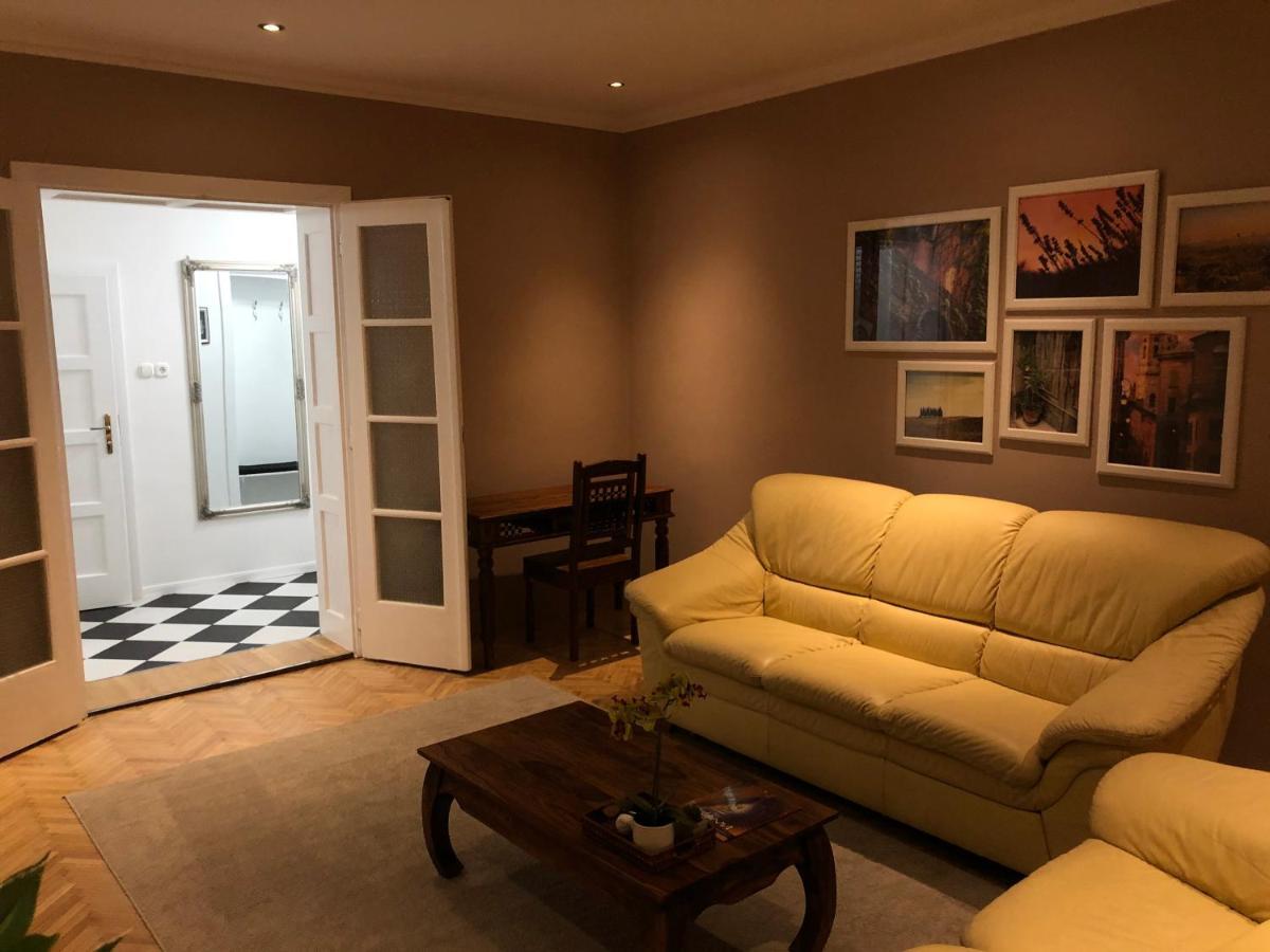 Margareta Apartman Pécs Exterior foto